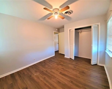 1200 Bryn Mawr Place - Photo Thumbnail 31
