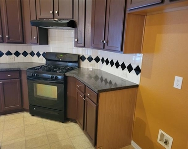 7913 Salzburg Drive - Photo Thumbnail 2