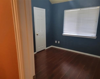 7913 Salzburg Drive - Photo Thumbnail 11