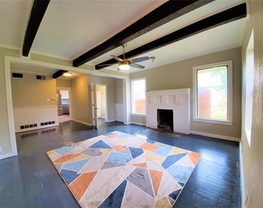 2223 N Locust Street - Photo Thumbnail 8