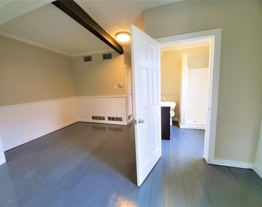 2223 N Locust Street - Photo Thumbnail 9