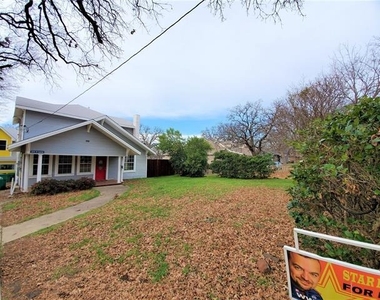 2223 N Locust Street - Photo Thumbnail 4