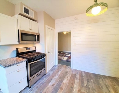 2223 N Locust Street - Photo Thumbnail 11