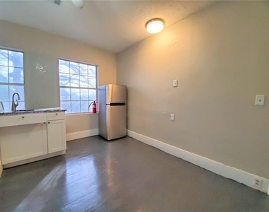 2223 N Locust Street - Photo Thumbnail 22