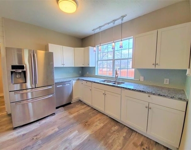 2223 N Locust Street - Photo Thumbnail 10