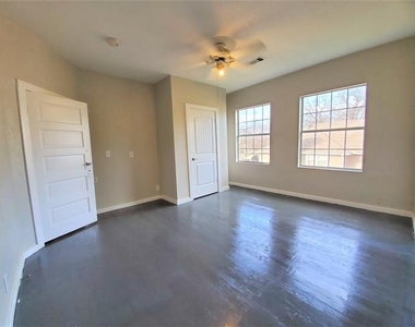 2223 N Locust Street - Photo Thumbnail 24