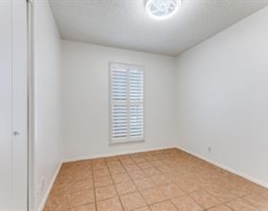 6924 Richardson Drive - Photo Thumbnail 6