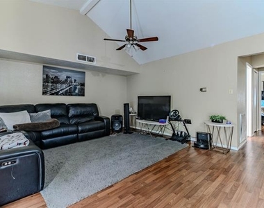434 Pogue Street - Photo Thumbnail 3