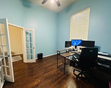 2642 Calmwood Drive - Photo Thumbnail 2