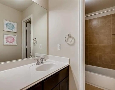2642 Calmwood Drive - Photo Thumbnail 16