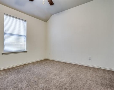 917 Jamesville Lane - Photo Thumbnail 11