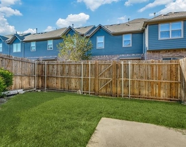 917 Jamesville Lane - Photo Thumbnail 13