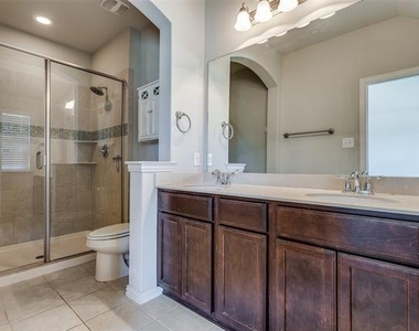 917 Jamesville Lane - Photo Thumbnail 8