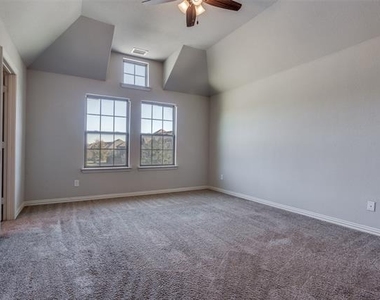 917 Jamesville Lane - Photo Thumbnail 6