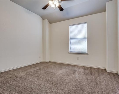917 Jamesville Lane - Photo Thumbnail 9