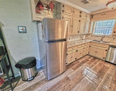 542 Wildewood Drive - Photo Thumbnail 11