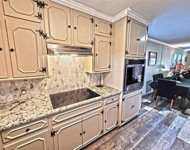 542 Wildewood Drive - Photo Thumbnail 15
