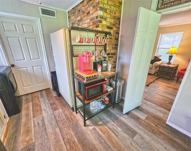 542 Wildewood Drive - Photo Thumbnail 14