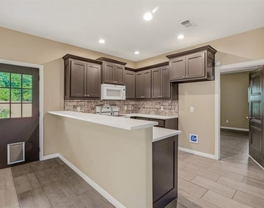 1316 Liberty Street - Photo Thumbnail 8