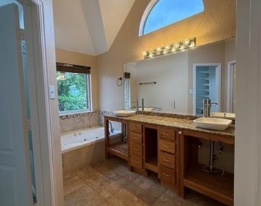 5735 Richmond Avenue - Photo Thumbnail 25