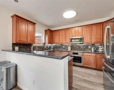 5735 Richmond Avenue - Photo Thumbnail 5