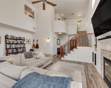 5735 Richmond Avenue - Photo Thumbnail 1