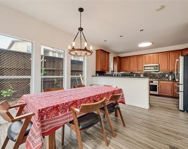 5735 Richmond Avenue - Photo Thumbnail 3