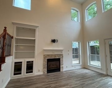 5735 Richmond Avenue - Photo Thumbnail 29
