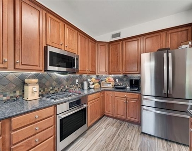5735 Richmond Avenue - Photo Thumbnail 7