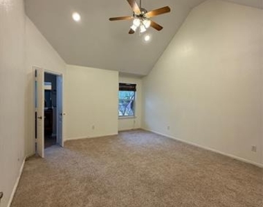 5735 Richmond Avenue - Photo Thumbnail 24