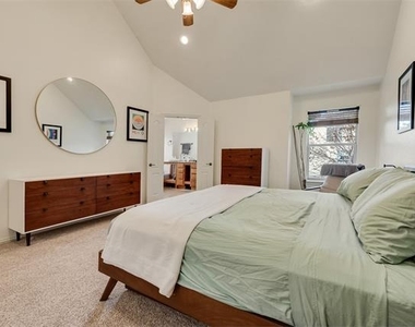 5735 Richmond Avenue - Photo Thumbnail 8
