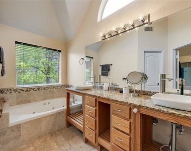 5735 Richmond Avenue - Photo Thumbnail 11
