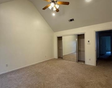 5735 Richmond Avenue - Photo Thumbnail 27