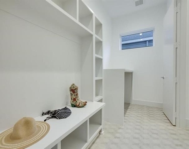 4310 Merrell Road - Photo Thumbnail 12