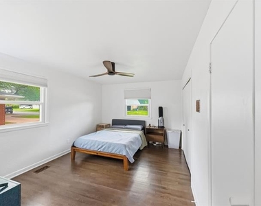 2137 Lenamon Street - Photo Thumbnail 5