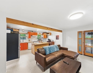 2137 Lenamon Street - Photo Thumbnail 14