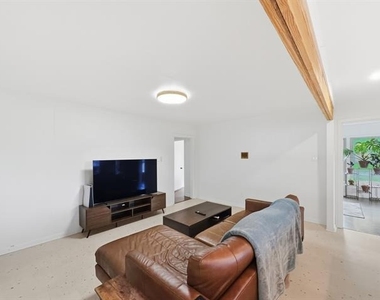 2137 Lenamon Street - Photo Thumbnail 12