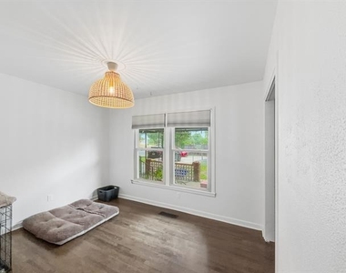 2137 Lenamon Street - Photo Thumbnail 10