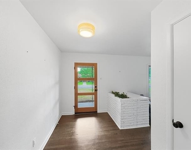 2137 Lenamon Street - Photo Thumbnail 2