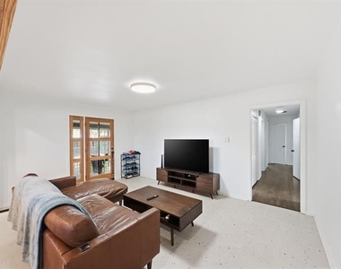 2137 Lenamon Street - Photo Thumbnail 13