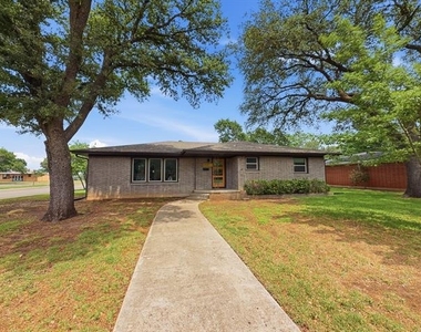 2137 Lenamon Street - Photo Thumbnail 1