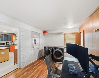 2137 Lenamon Street - Photo Thumbnail 19