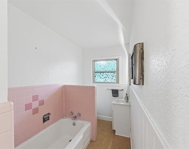 2137 Lenamon Street - Photo Thumbnail 8
