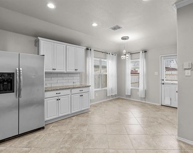 9005 Holliday Lane - Photo Thumbnail 8