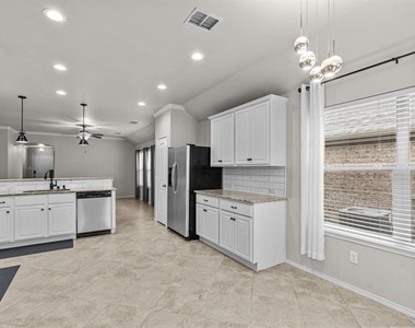 9005 Holliday Lane - Photo Thumbnail 5