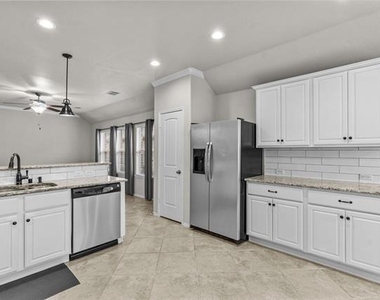 9005 Holliday Lane - Photo Thumbnail 7