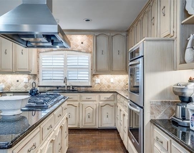 5604 Covehaven Drive - Photo Thumbnail 10