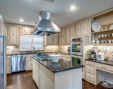 5604 Covehaven Drive - Photo Thumbnail 9