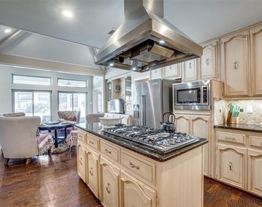 5604 Covehaven Drive - Photo Thumbnail 8
