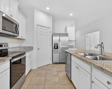 10552 Sw Toren Way - Photo Thumbnail 5